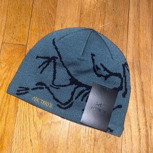 Arcteryx bird head toque
Color way: Dark magic
Brand new